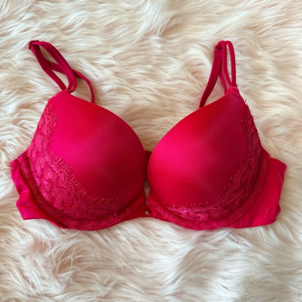 Victoria’s Secret hot pink bra 32B